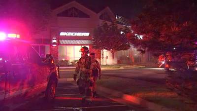 Photos: Firefighters put out midtown Tulsa shoe store fire
